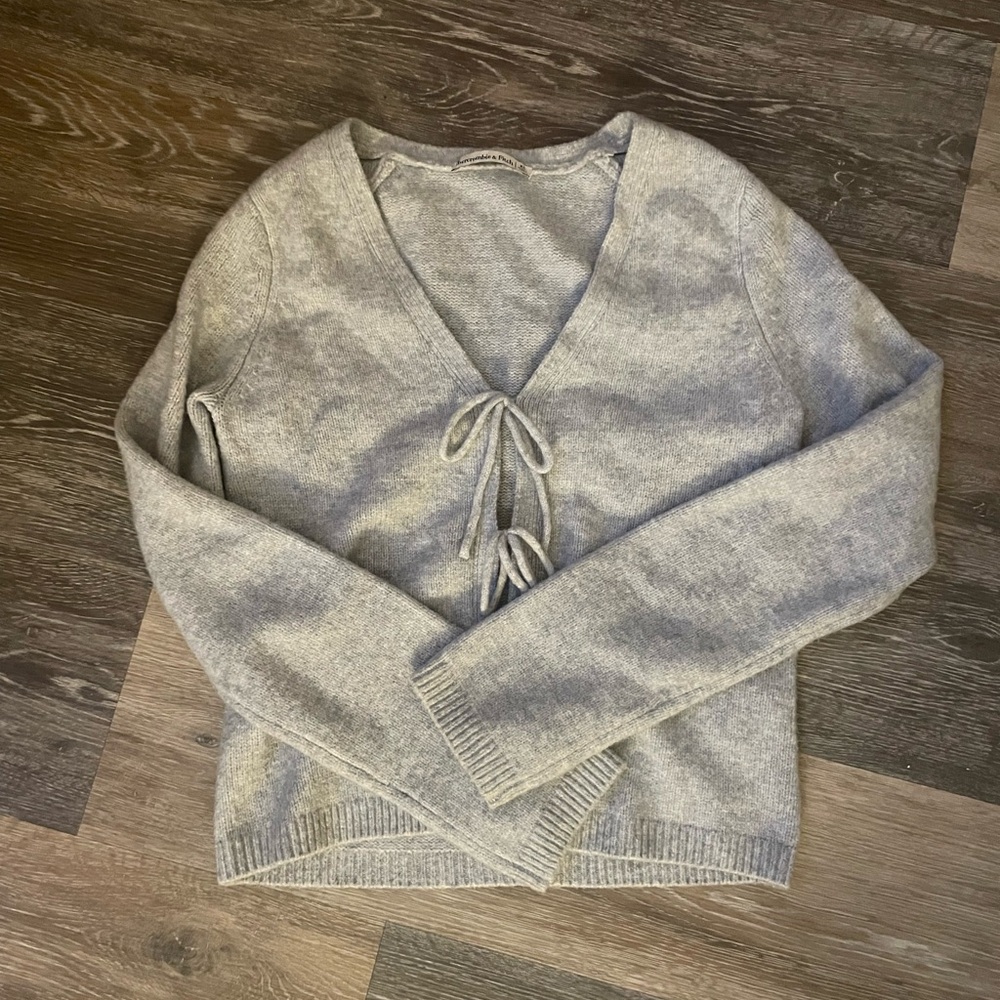 Abercrombie & Fitch Light Gray V-Neck Sweater with Bow Detail